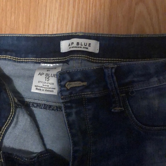 Ripped jeans - Picture 3 of 3